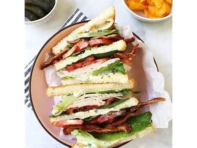 How many calories are in triple decker tuna club - calories, carbs, nutrition