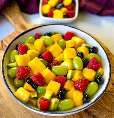 How many calories are in tropical fruit salad - calories, carbs, nutrition