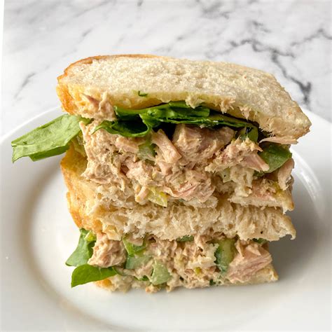 How many calories are in tuna salad sub - calories, carbs, nutrition