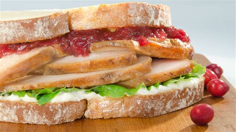 How many calories are in turkey and cranberry sandwich on wheat - calories, carbs, nutrition