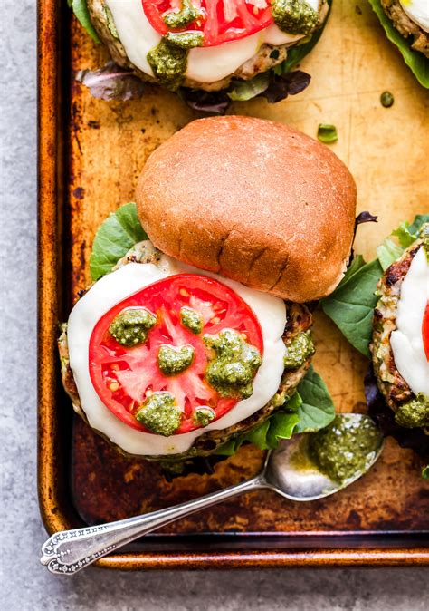 How many calories are in turkey burger with pesto and red pepper mayo - calories, carbs, nutrition