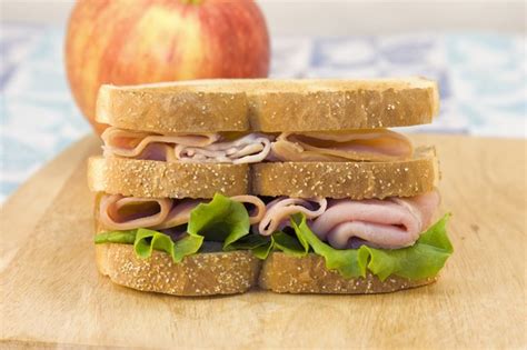How many calories are in turkey club sandwich (24805.60) - calories, carbs, nutrition