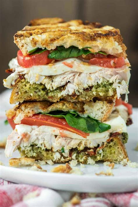 How many calories are in turkey pesto sandwich - calories, carbs, nutrition