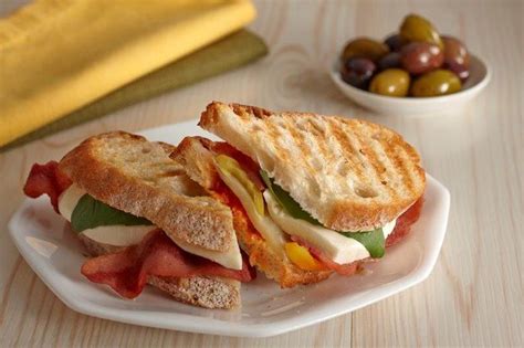 How many calories are in turkey pizza panini - calories, carbs, nutrition