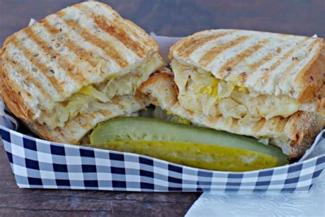 How many calories are in turkey reuben panini - calories, carbs, nutrition