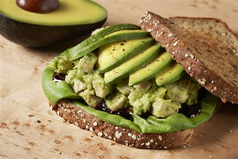 How many calories are in turkey spinach avocado sandwich - calories, carbs, nutrition