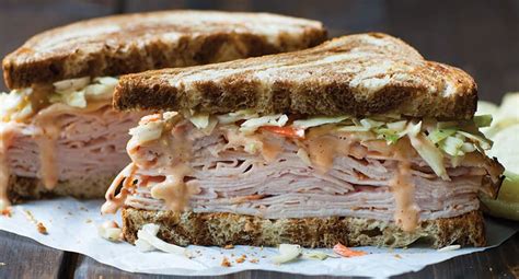 How many calories are in turkey swiss and russian dressing on rye bread (113885.0) - calories, carbs, nutrition