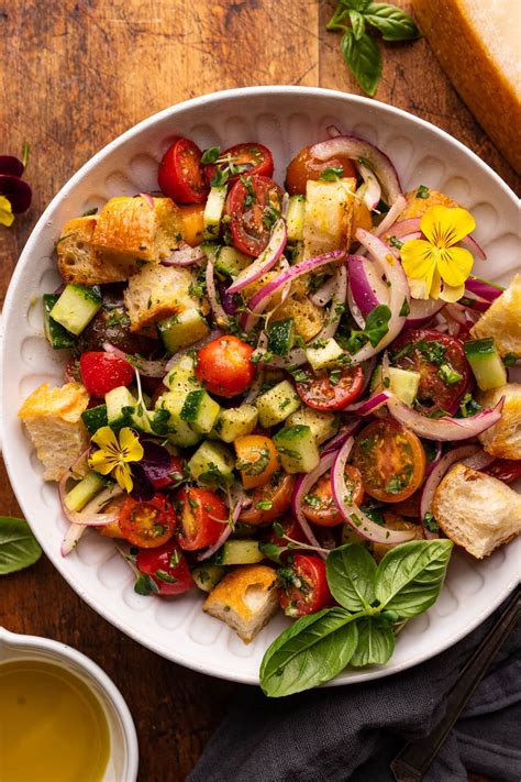 How many calories are in tuscan panzanella salad with anchovies - calories, carbs, nutrition