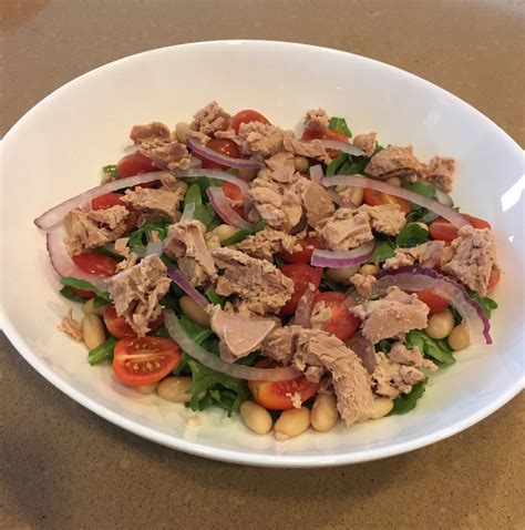 How many calories are in tuscan tuna on pita - calories, carbs, nutrition