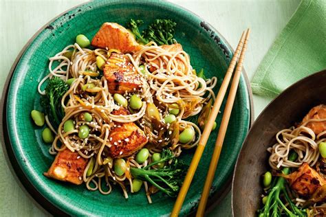 How many calories are in twelve noodle bowl asian soy ginger salmon - calories, carbs, nutrition