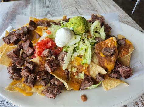 How many calories are in two-bean nachos - calories, carbs, nutrition