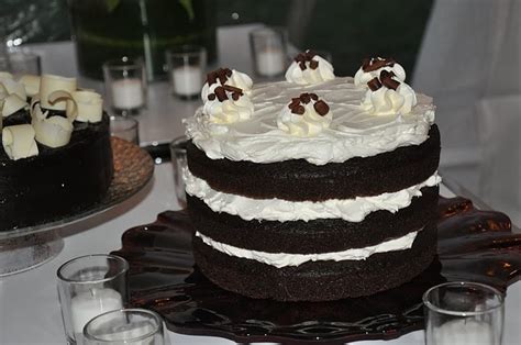 How many calories are in unfrosted devil's food cake - calories, carbs, nutrition