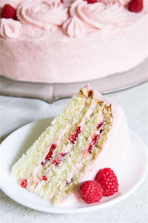 How many calories are in vanilla raspberry cake - calories, carbs, nutrition