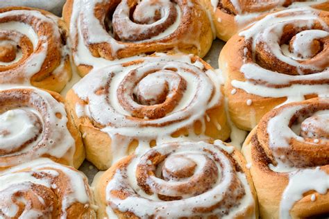 How many calories are in vanilla walnut cinnamon rolls - calories, carbs, nutrition