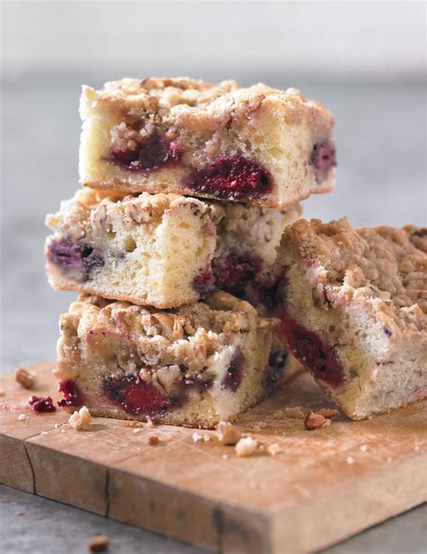 How many calories are in vegan blackberry coffee cake - calories, carbs, nutrition