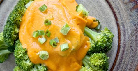 How many calories are in vegan cheddar cheese sauce - calories, carbs, nutrition