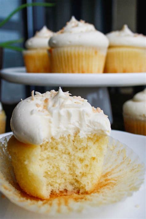 How many calories are in vegan coconut cupcake - calories, carbs, nutrition