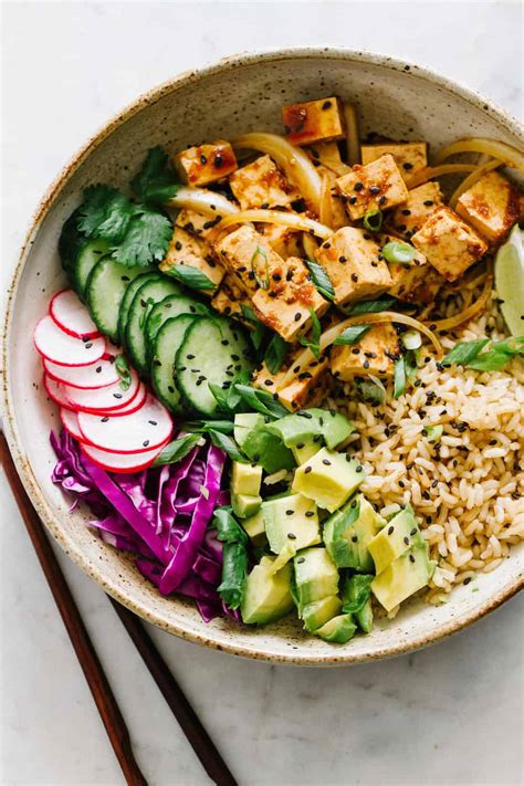 How many calories are in vegan tofu poke bowl with brown rice - calories, carbs, nutrition