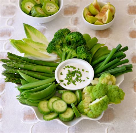 How many calories are in vegetable crudite with ranch dressing - calories, carbs, nutrition