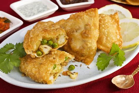 How many calories are in vegetable samosas - calories, carbs, nutrition