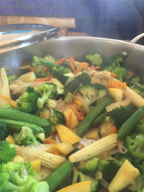 How many calories are in vegetable stir fry - calories, carbs, nutrition