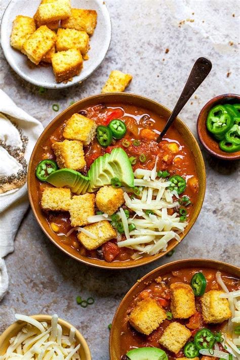 How many calories are in vegetarian chili with cornbread croutons - calories, carbs, nutrition