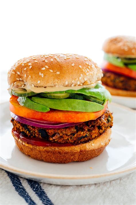 How many calories are in veggie burger, sweet pepper cucumber relish steamed broccoli - calories, carbs, nutrition