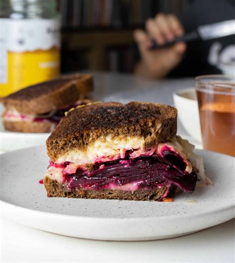 How many calories are in veggie reuben on rye - calories, carbs, nutrition