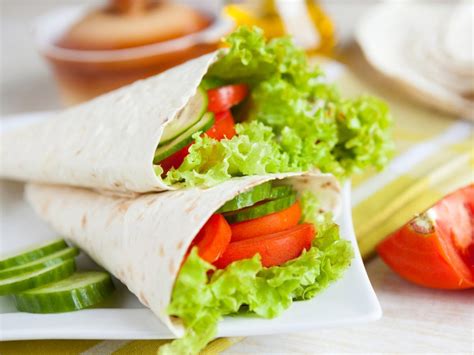 How many calories are in veggie wrap - calories, carbs, nutrition