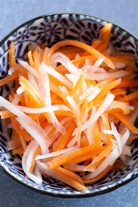 How many calories are in vietnamese daikon and carrot slaw - calories, carbs, nutrition