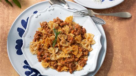 How many calories are in vollkorn farfalle - calories, carbs, nutrition