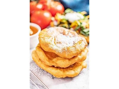 How many calories are in warm fry bread with grilled chicken - calories, carbs, nutrition