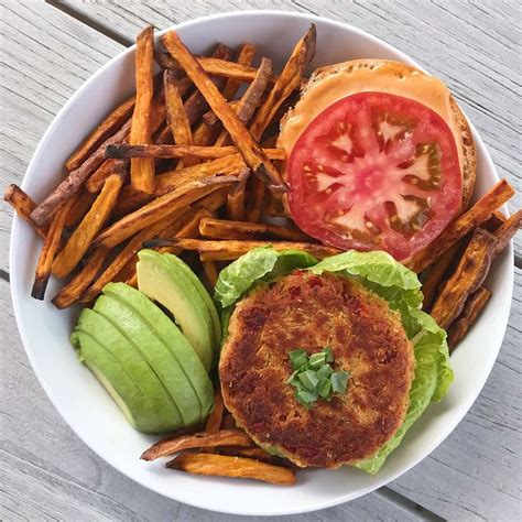 How many calories are in white bean quinoa burger - calories, carbs, nutrition