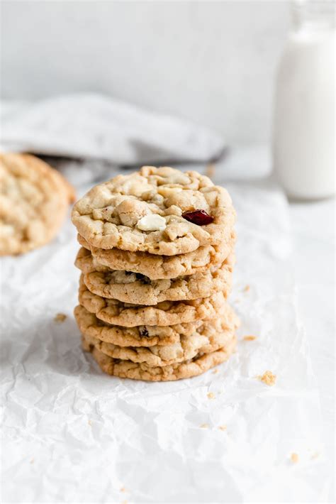 How many calories are in white choc cranberry macadamia cookie - calories, carbs, nutrition