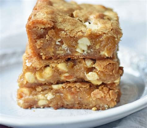 How many calories are in white chocolate blondie brownies - calories, carbs, nutrition