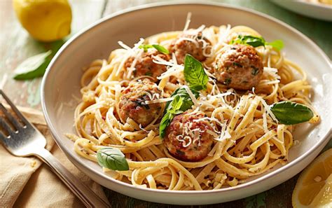 How many calories are in whole wheat linguine with meatballs - calories, carbs, nutrition