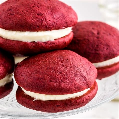 How many calories are in whoopie pie red velvet - calories, carbs, nutrition