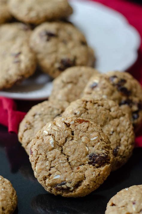 How many calories are in xl oatmeal raisin cookie - calories, carbs, nutrition