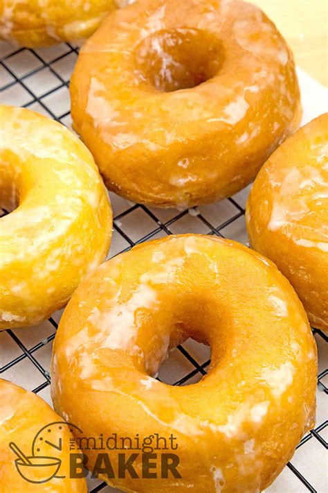 How many calories are in yeast raised glazed donuts - calories, carbs, nutrition