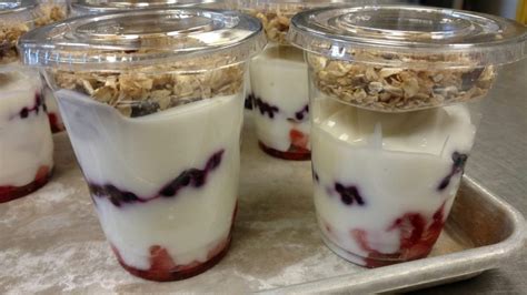 How many calories are in yogurt berry parfaits - calories, carbs, nutrition