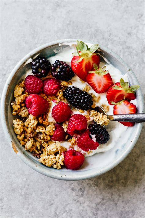 How many calories are in yogurt granola - calories, carbs, nutrition