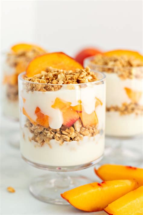 How many calories are in yogurt parfait with peaches and granola, small - calories, carbs, nutrition