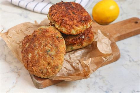 How many carbs are in 4 cod cakes - calories, carbs, nutrition