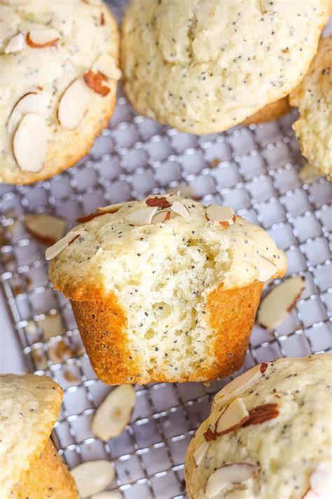 How many carbs are in almond poppy seed muffin - calories, carbs, nutrition