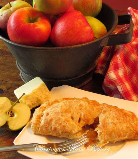 How many carbs are in apple cheddar turnover - calories, carbs, nutrition