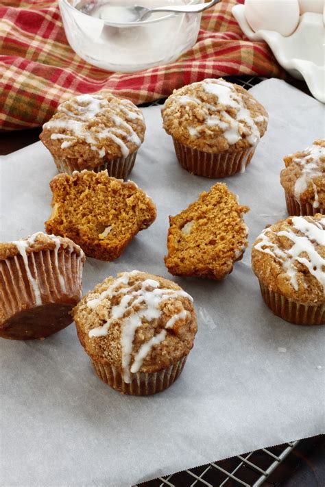 How many carbs are in apple streusel muffin - calories, carbs, nutrition