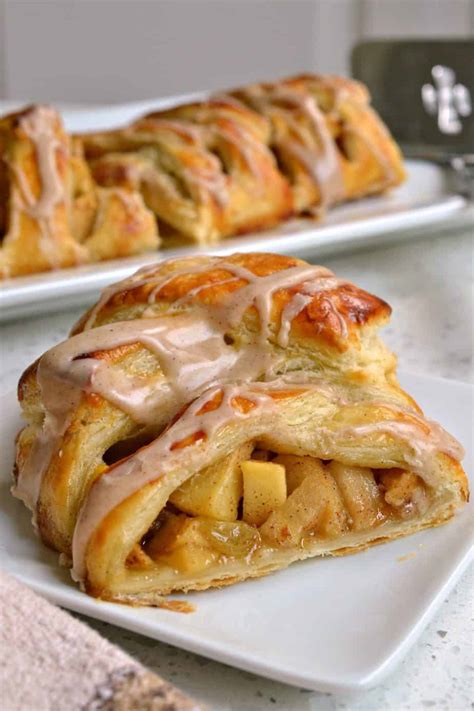 How many carbs are in apple strudel - calories, carbs, nutrition