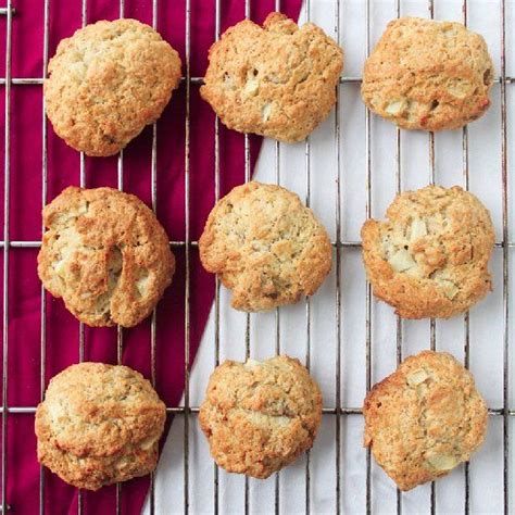 How many carbs are in apple walnut scones - calories, carbs, nutrition