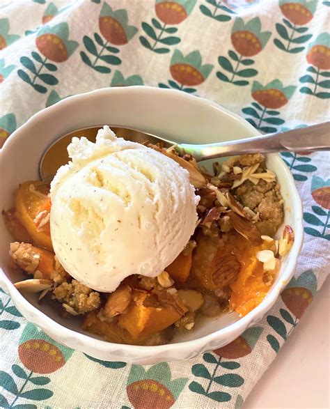 How many carbs are in apricot crumble - calories, carbs, nutrition