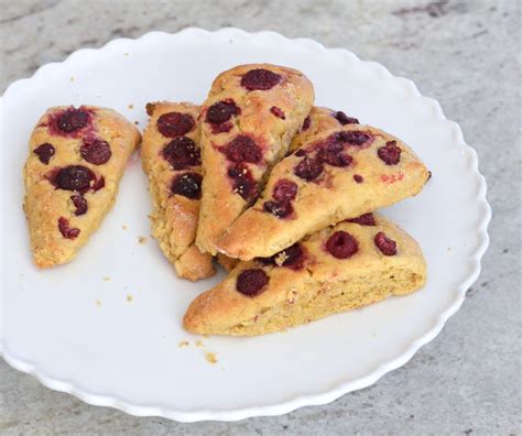 How many carbs are in apricot raspberry almond scone - calories, carbs, nutrition